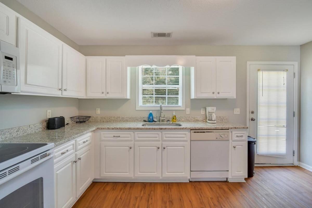 Charming Gray Home- 5 Mins From Gsu! Statesboro Exterior foto