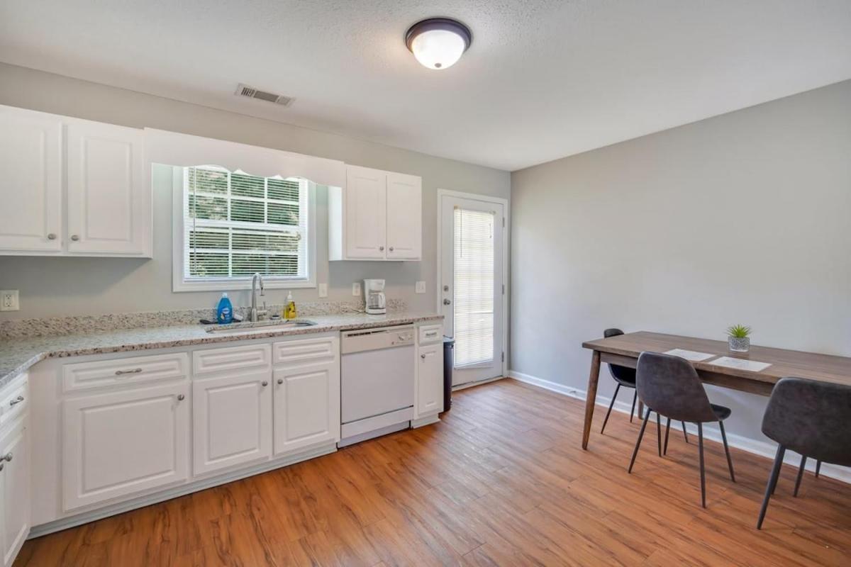 Charming Gray Home- 5 Mins From Gsu! Statesboro Exterior foto